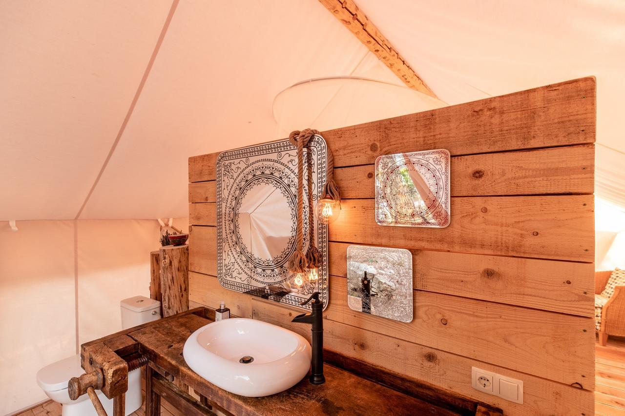 Plage Cachee - Glamping Vrboska Eksteriør bilde