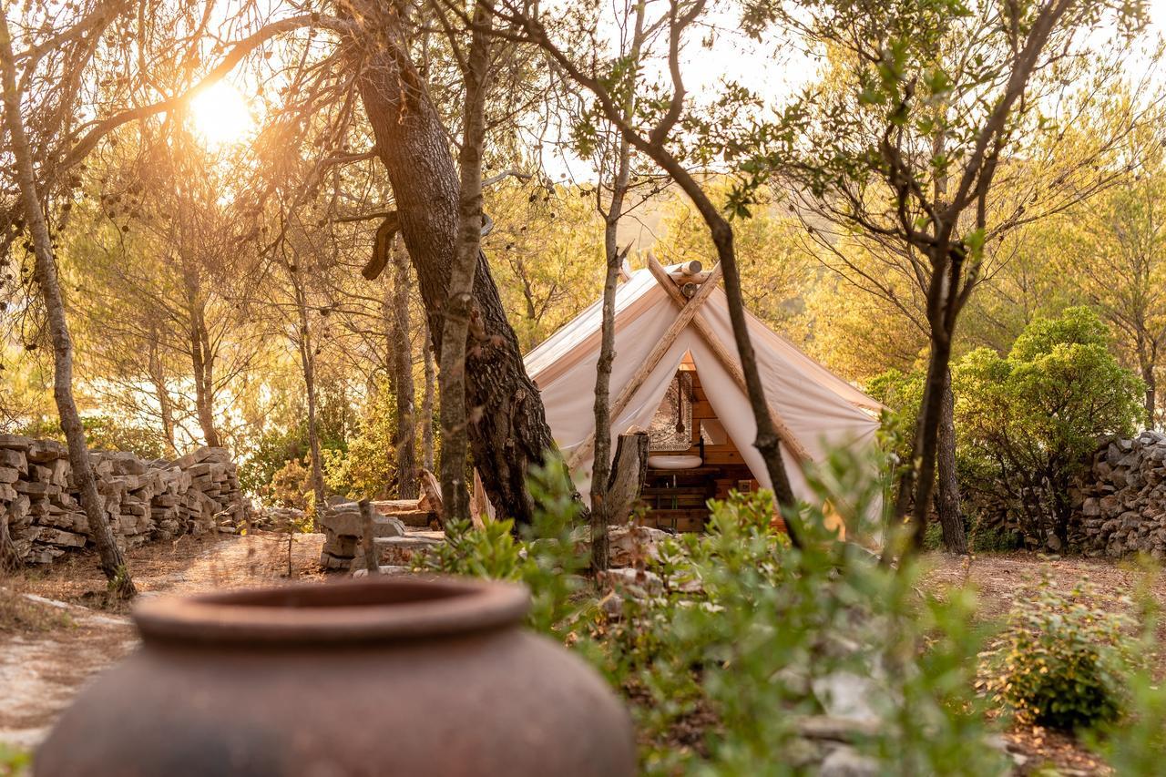 Plage Cachee - Glamping Vrboska Eksteriør bilde